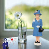 Kikkerland - Queen Elizabeth II Solar Energy Powered Waving Statue (Derby Edition)