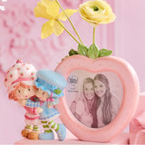 Precious Moments x Strawberry Shortcake - Berry Besties Photo Frame & Vase 257402
