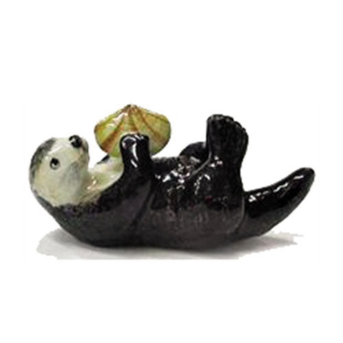 Little Critterz x Northern Rose - Sea Otter with Shell Figurine R128A